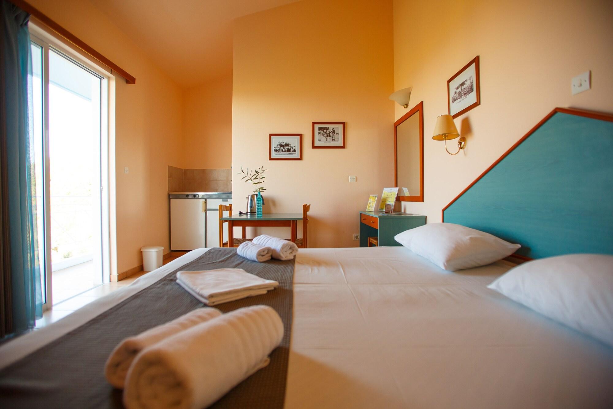 Filoxenia Apartments & Studios Theológos Екстериор снимка
